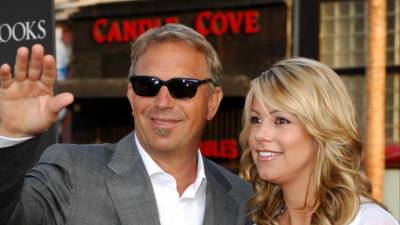 Kevin Costner no acepta las condiciones de Christine Baumgartner.