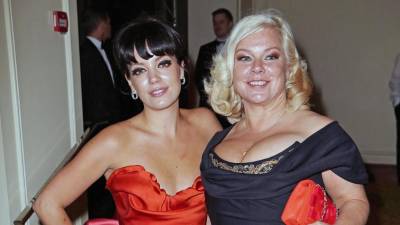 Lily Allen y su madre Alison Owen