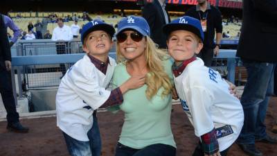 Britney Spears en una foto de archivo junto a sus hijos.