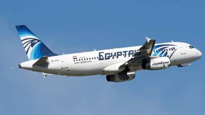 Un avión de la compañía egipcia Egyptair, que cubría la ruta París-El Cairo, se estrelló esta madrugada en el mar Mediterráneo con 66 personas a bordo, tras perder el contacto con los controladores del aeropuerto de la capital egipcia y desaparecer de los radares.