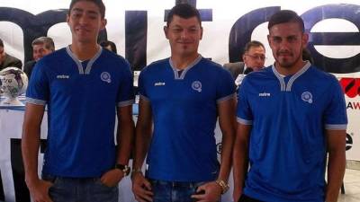 El Salvador estrenará el nuevo uniforme el 13 de noviembre cuando enfrente a México en el estadio Azteca en el inicio de la eliminatoria. Foto Cronio.sv