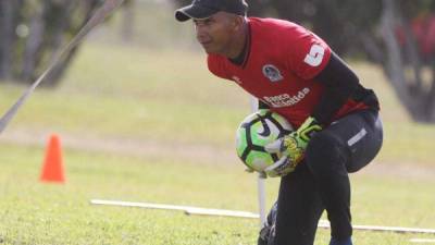 Donis Escober dejaría al Olimpia tras 19 años de vestir la camiseta del club albo.