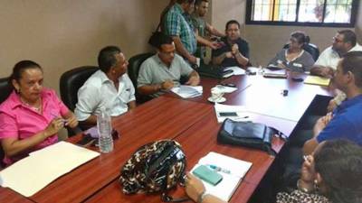 Maestros y autoridades locales se oponen a traslado de la oficina a El Progreso.