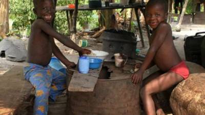 El BM ha identificado que los cinco países que congregan al mayor número de pobres en el mundo son India (33 % del total), China (13 %), Nigeria (7 %), Bangladesh (6 %) y la República Democrática del Congo (5 %), que sumados suponen cerca de 760 millones de personas.