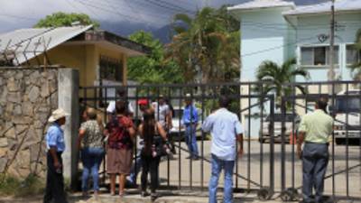 Por la falta de personal forense, hasta cuatro días deben esperar los parientes los cuerpos de sus difuntos.