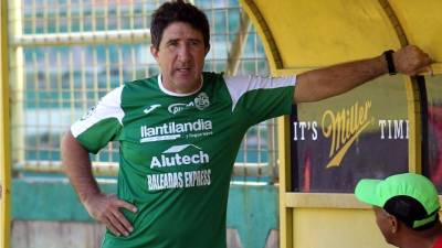 Héctor Vargas fue suspendido por tres partidos y le falta cumplir dos.