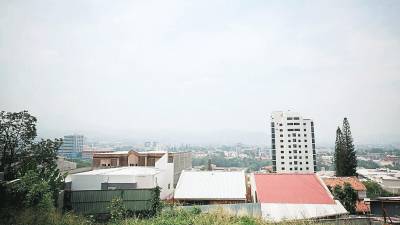 <b><span class=mln_uppercase_mln>Tegucigalpa.</span></b> Lluvias podrían disipar la capa de humo.