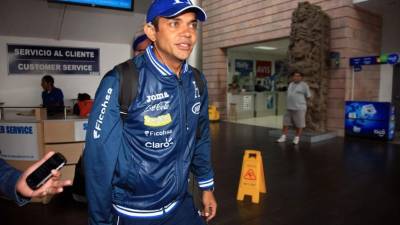 Amado Guevara al arribo de la Selección Nacional a Tegucigalpa.