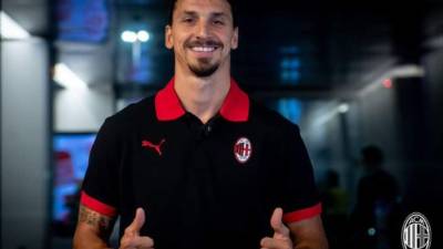 Zlatan Ibrahimovic mostró su alegría tras llegar a un acuerdo para seguir en el AC Milan.