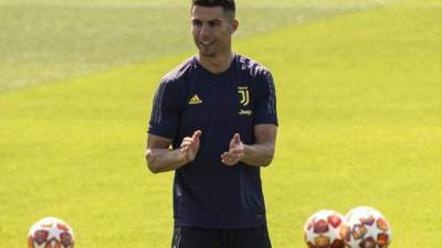 Cristiano Ronaldo se recuperó de la lesión en el muslo y jugará frente al Ajax. Foto AFP