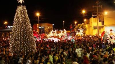 En Puerto Cortés el ambiente es fenomenal, miles participan en las diferentes actividades de la Navidad Dorada. Fotos: Efraín Molina