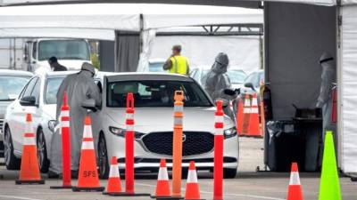 Personal médico realiza pruenas de coronavirus en EEUU. Foto: AFP