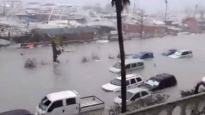 Irma dejó una estela de destrucción en las islas del Caribe, ahora se dirige a Puerto Rico que se prepara para lo peor.