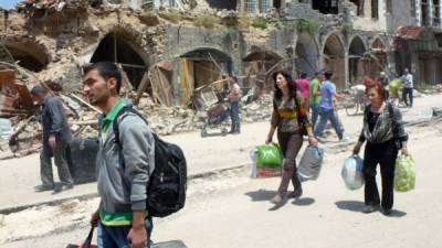 Los habitantes de Homs, siguen abandonando la ciudad por la inseguridad.