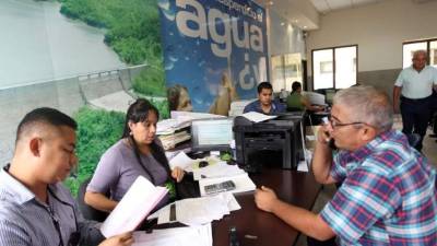 En las últimas horas se conoció que el 2015 arranca con la suspensión de 700 empleados del Sanaa. Foto Archivo.