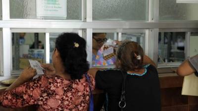 Los pacientes deben presentar en farmacia su identidad y la receta para la entrega del medicamento.