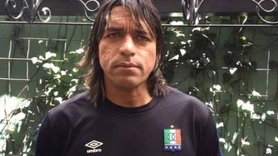 Henao cuenta con 45 años de edad.