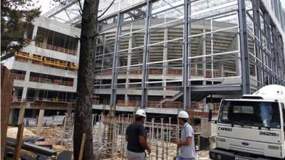 Un motivo del atraso de obras fue la tardanza en aprobar créditos a responsables del estadio.