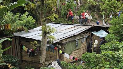 La matanza de seis personas en la aldea El Barranco, Nueva Frontera, ocurrió el sábado. Los muertos son un padre y sus cinco hijos, que dormían cuando fueron asesinados.