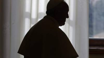 Isis amenazó de muerte al Papa Francisco, por 'apoyar la intervención militar estadounidense en Siria e Irak contra el Estado Islámico', según el embajador iraquí en la Santa Sede.