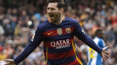 Messi es el mejor futbolista del Barcelona.