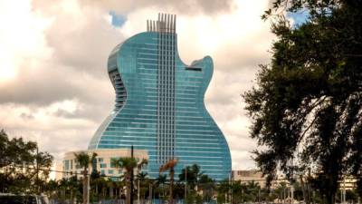 El hotel en forma de guitarra tuvo un coste de unos 1,500 millones de dólares.