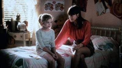 En las entregas de premios todo puede pasar, como el reencuentro de Anna Chlumsky y Jamie Lee Curtis quienes filmaron en 1991 My Girl, y la secuela My Girl 2 en 1994.