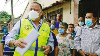 RECORRIDO. El alcalde Armando Calidonio supervisó los avances.