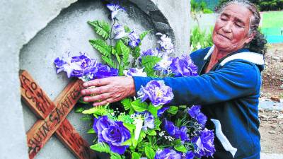 La madre de Joaquín Arita es una señora de 73 años de edad. Tuvo 10 hijos. Joaquín era el más cariñoso con ella. Siempre que llegaba con días libres la saludaba desde que bajaba del bus: “¿Cómo estás, mamayita linda?”.