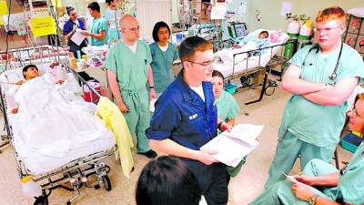 Más de 1,000 personas viajan en la embarcación.