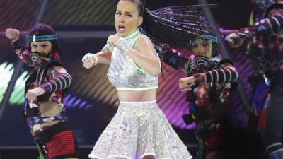 'El 'show' de este año va a ser una locura', anticipa Perry, después de meses de rumores sobre la identidad del artista que tomará el relevo en 2015 a Bruno Mars.