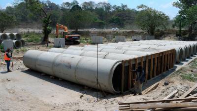 <b><span class=mln_uppercase_mln>Solución.</span></b> El clima ha favorecido para que los trabajos avancen.