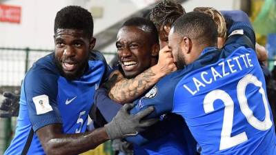 Los jugadores de Francia celebrando el gol de Matuidi contra Bulgaria. Foto AFP