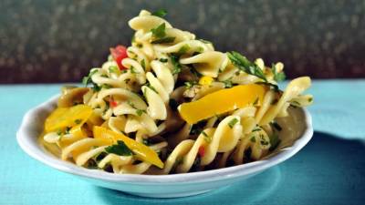 Agregar a la pasta perejil picado.