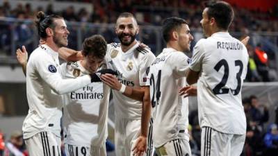 El festejo de los jugadores del Real Madrid tras el cuarto gol contra el Viktoria Plzen. Foto EFE