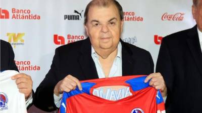 Rafael Ferrari en la presentación de la nueva camiseta del Olimpia. Foto Ronald Aceituno