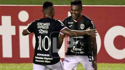 Frelys López adelantó al Marathón ante Diriangén tras pase de Mario Martínez. Foto Yoseph Amaya