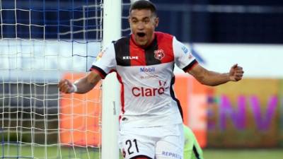 Roger Rojas la está rompiendo con el Alajuelense de Costa Rica.