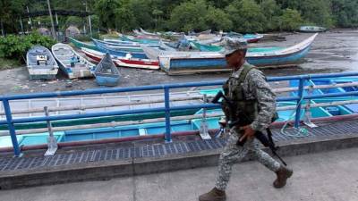 El convenio establece la adquisición de dos lanchas rápidas de intercepción, cuyo coste no fue precisado, con el fin de mejorar la protección marítima de las fronteras y seguridad portuaria, según un comunicado de la Presidencia hondureña. EFE/Archivo