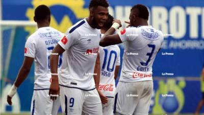 Jorge Benguché lideró la victoria del Olimpia ante la UPN con un triplete.