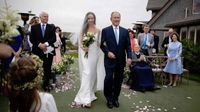 Barbara Bush, hija y nieta de los expresidentes estadounidenses, George W. y George H. Bush, se casó el fin de semana en una discreta boda en Maine, EEUU.