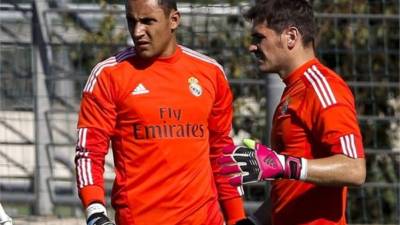 El arquero español y costarricense pelean por un puesto bajo los tres postes del club merengue.