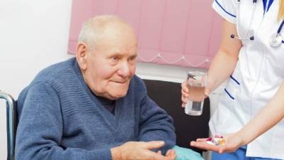 Al adulto mayor le toma tiempo aprender cosas nuevas.