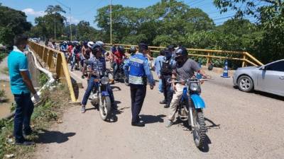 Varios ciudadanos fueron retenidos por desobedecer el toque de queda.