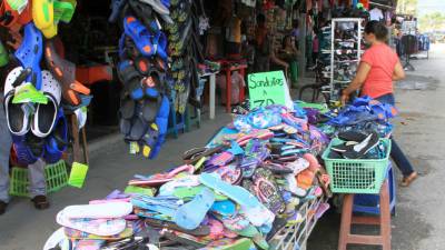 Los vendedores de Choloma sacan sus ventas a las calles para atraer a los consumidores.