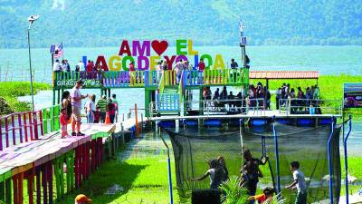 Familias se desplazaron para disfrutar de la Semana Morazánica 2022 en lugares como el Lago de Yojoa.