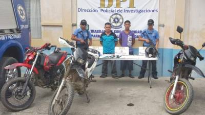 Los dos supuestos pandilleros fueron capturados ayer en horas de la mañana en la colonia Suazo Córdova.