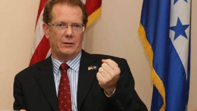 El embajador de los Estados Unidos en Honduras, James Nealon.