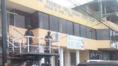 Edificio asegurado en el centro de Tocoa, Colón.