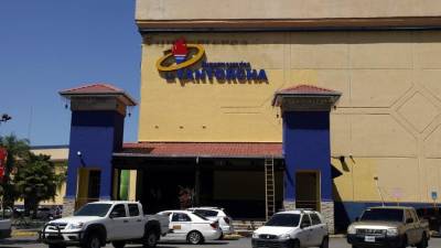 El Supermercado La Antorcha ubicado en Megaplaza de La Ceiba. Foto: Esaú Ocampo.